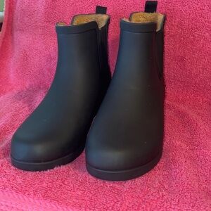 Chooka Women’s Delridge Chelsea Black Faux Fur Lined Waterproof Rain Boot Size 8
